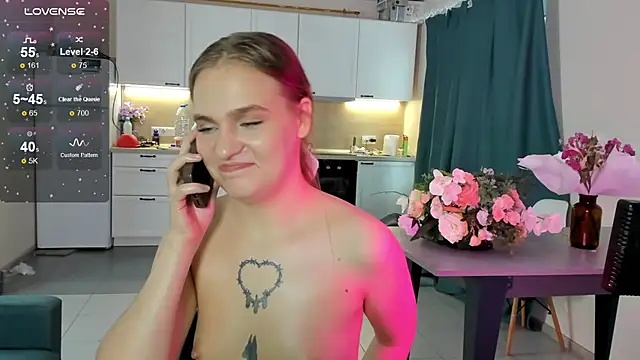 CarolineLovers online show from December 5, 2024, 8:55 am