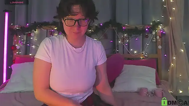 Snapshot of dreamgirllovee chatting on January 9, 2025, 2:01 am dreamgirllovee online show from January 9, 2025, 2:01 am