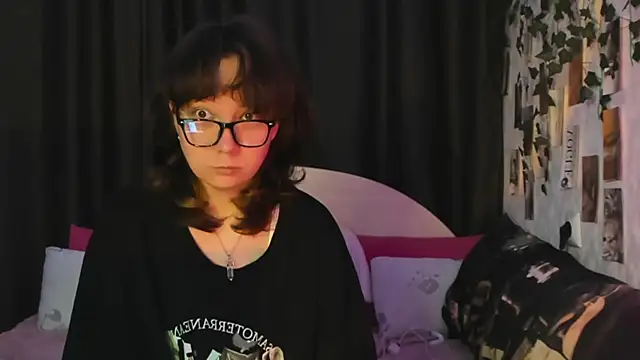 Snapshot of dreamgirllovee chatting on September 19, 2025, 4:14 am dreamgirllovee online show from September 19, 2025, 4:14 am