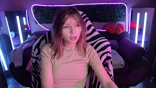 LitaBrom online show from November 18, 2025, 9:03 am