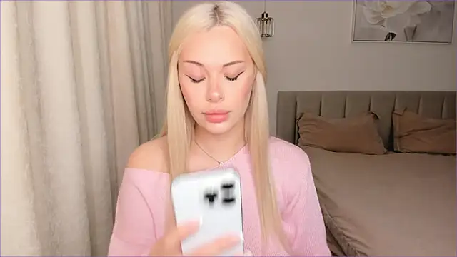 Snapshot of Lina_Flores chatting on November 1, 2025, 3:41 am Lina Flores online show from November 1, 2025, 3:41 am