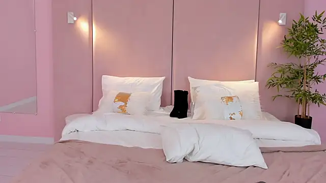 CamillaLarson online show from February 6, 2025, 10:37 am