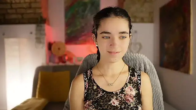 Gia Paige18 online show from December 6, 2024, 12:05 pm