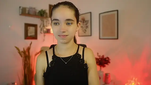 Gia Paige18 online show from September 18, 2025, 1:02 pm