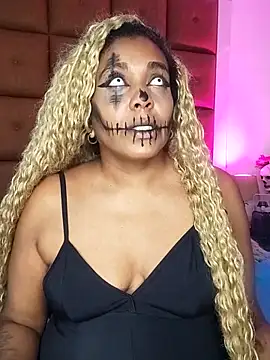 ELLA KELLY online show from October 31, 2025, 12:39 pm