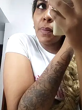 ELLA KELLY online show from December 19, 2025, 12:01 pm