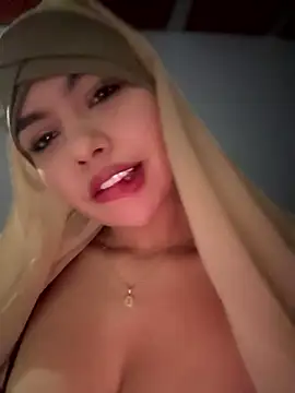 lalilamassu1 online show from January 15, 2026, 11:48 am