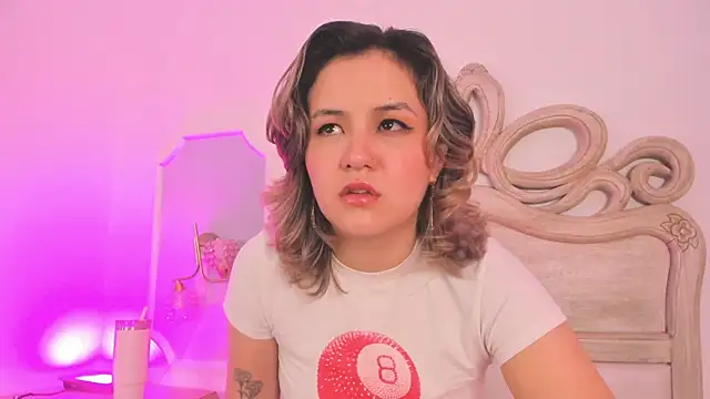 Sara  Williams online show from November 23, 2025, 4:01 am