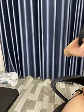 Snapshot of Louis_Baby chatting on December 6, 2024, 1:33 pm Louis Baby online show from December 6, 2024, 1:33 pm