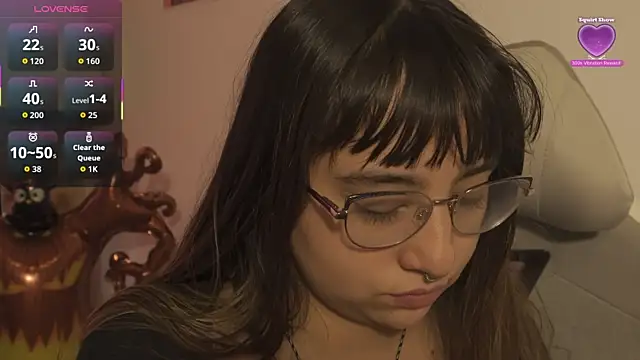 Snapshot of emitaa17228o chatting on November 2, 2025, 8:33 pm emitaa17228o online show from November 2, 2025, 8:33 pm