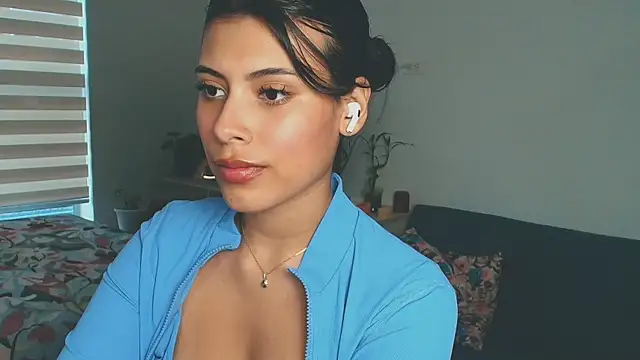 Snapshot of oxiris_1 chatting on May 3, 2026, 10:05 pm oxiris 1 online show from May 3, 2026, 10:05 pm