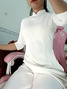    Erin    online show from January 15, 2026, 1:10 am