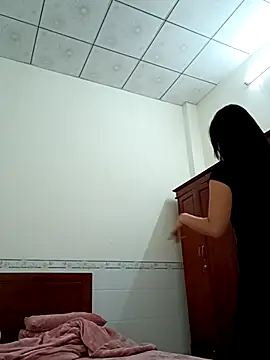 Snapshot of ___Erin___ chatting on March 24, 2026, 2:27 am Erin online show from March 24, 2026, 2:27 am