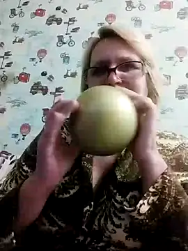Snapshot of Forest-Lady chatting on December 18, 2024, 2:06 pm Forest-Lady online show from December 18, 2024, 2:06 pm