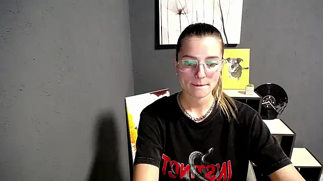 lady olivia  online show from September 22, 2025, 4:09 pm