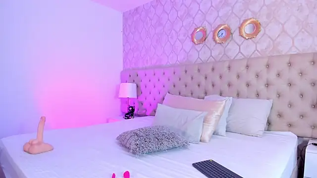 SofieReyes online show from June 19, 2026, 1:37 pm