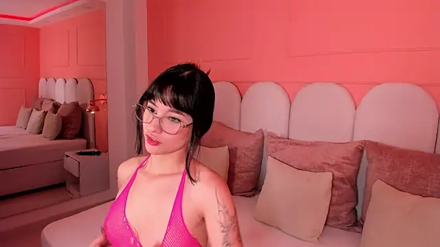 emilly williams  online show from February 4, 2025, 5:12 pm