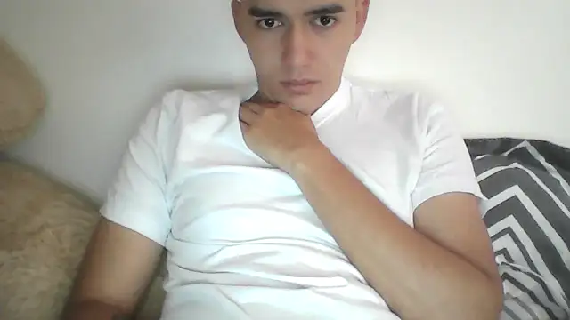 Snapshot of Estebitan_vm chatting on November 11, 2025, 1:33 pm Estebitan vm online show from November 11, 2025, 1:33 pm