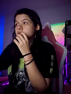 azumiichan online show from March 8, 2025, 4:23 am