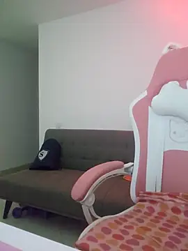 azumiichan online show from April 10, 2026, 12:05 am