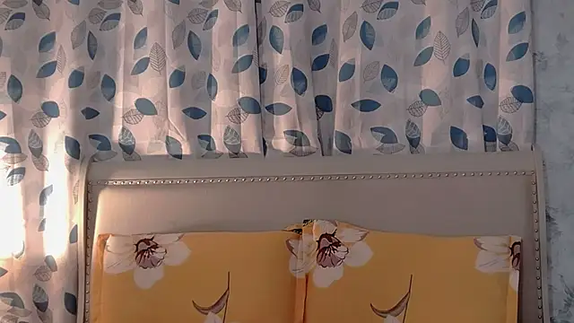 MariaMilan online show from December 22, 2025, 5:04 am