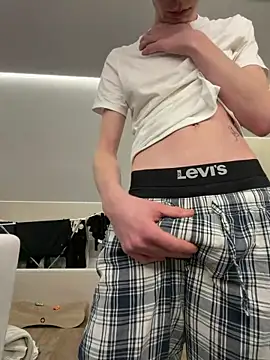 xxtwinkxxx online show from February 14, 2026, 3:31 pm