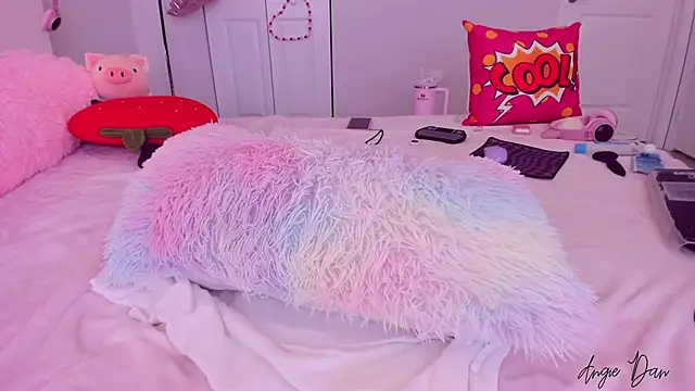 Snapshot of AngieDaniels1 chatting on March 13, 2025, 5:28 pm AngieDaniels1 online show from March 13, 2025, 5:28 pm