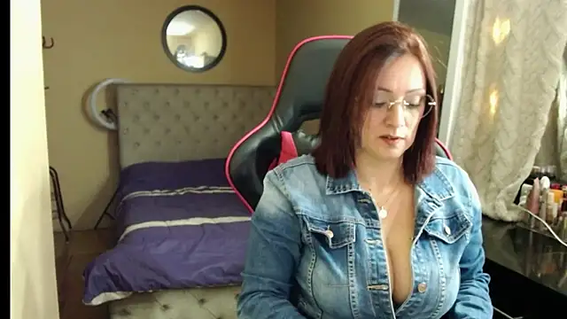 Carol Scottt online show from September 30, 2025, 5:01 am