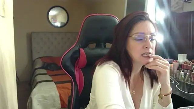 Carol Scottt online show from April 27, 2026, 7:01 pm