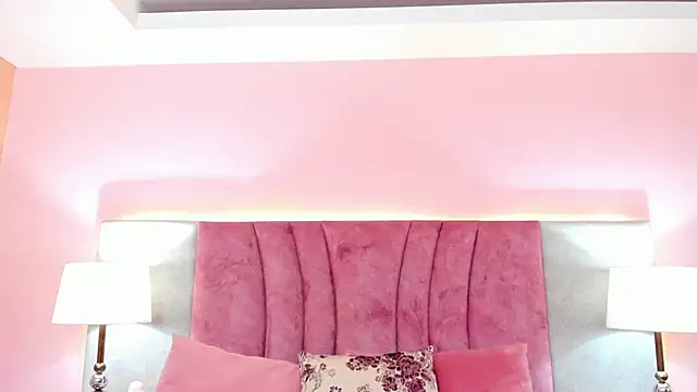 SophiaLaurens online show from January 11, 2025, 9:36 am