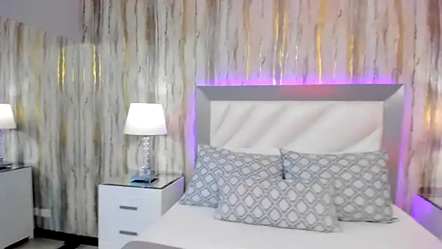 SophiaLaurens online show from February 11, 2025, 4:13 pm