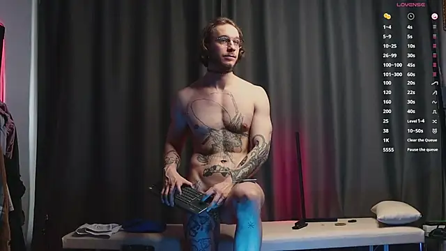 pleasure8869 online show from February 25, 2025, 10:58 am