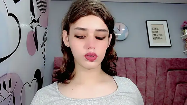 ValeriaAguilar online show from December 8, 2024, 6:17 pm