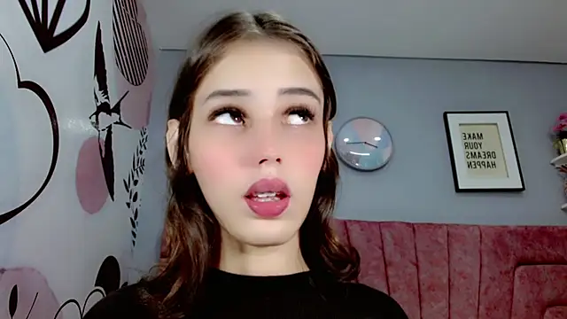 ValeriaAguilar online show from March 21, 2025, 1:34 pm