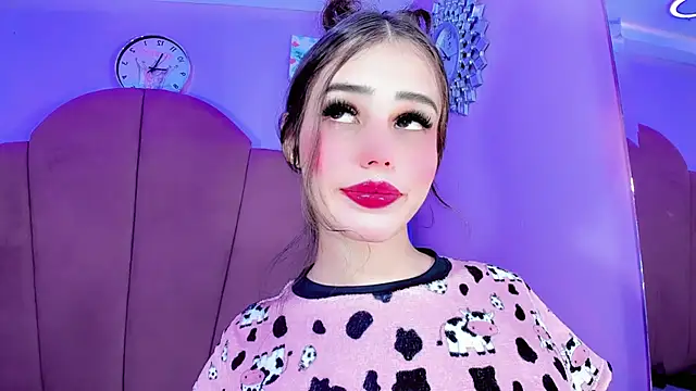 ValeriaAguilar online show from September 25, 2025, 9:29 pm