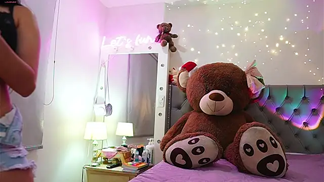 Tiana sanders online show from December 16, 2024, 2:04 am