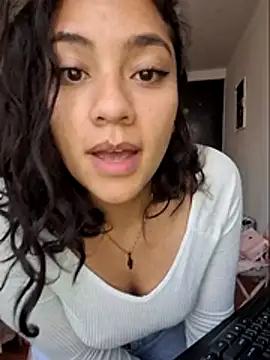 Thaliacooper  online show from December 11, 2024, 6:20 pm