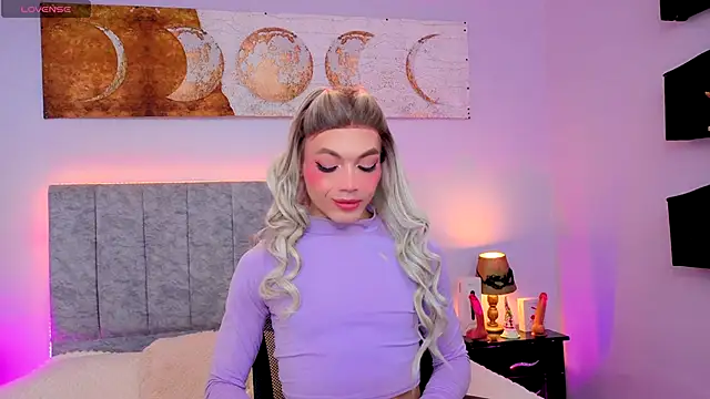 Megan Do Santos online show from October 24, 2025, 3:52 pm