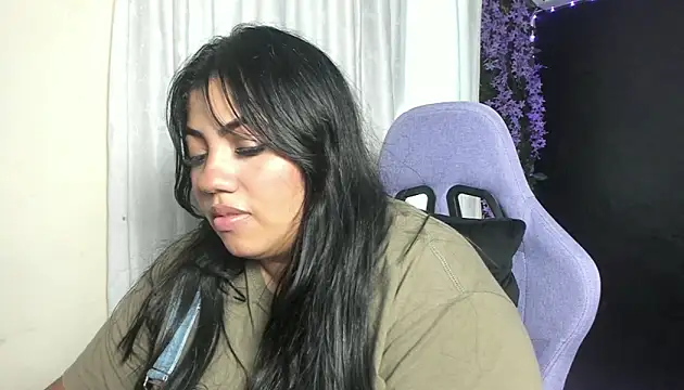 Snapshot of AvrilRizoX chatting on April 12, 2026, 7:30 pm AvrilRizoX online show from April 12, 2026, 7:30 pm