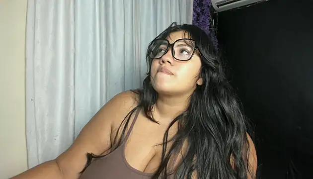Snapshot of AvrilRizoX chatting on May 3, 2026, 10:16 pm AvrilRizoX online show from May 3, 2026, 10:16 pm