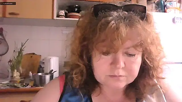 Snapshot of RoseRed69 chatting on May 28, 2026, 4:10 am RoseRed69 online show from May 28, 2026, 4:10 am
