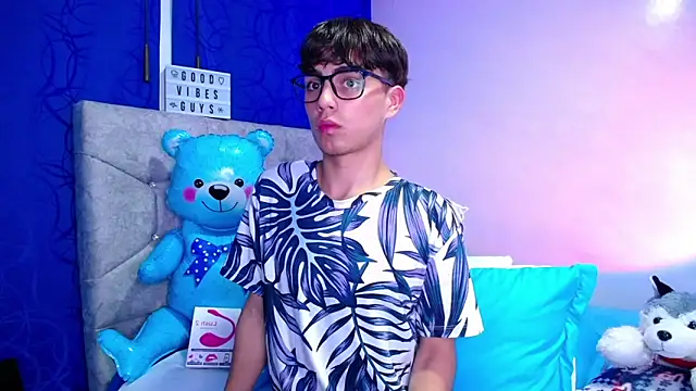 OwenBluee online show from December 2, 2024, 5:59 am