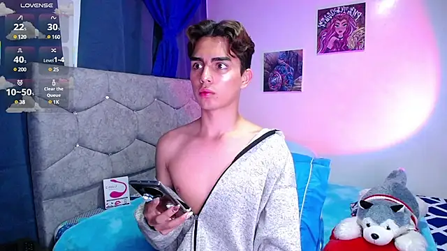 OwenBluee online show from March 23, 2025, 2:48 am