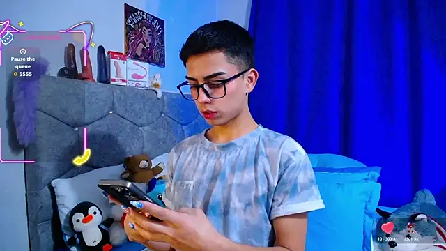 OwenBluee online show from October 24, 2025, 6:32 am