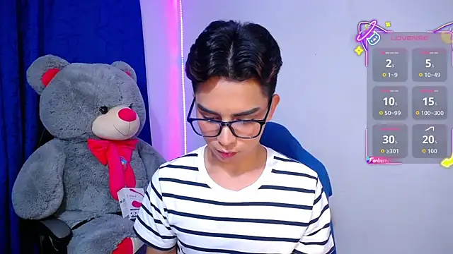 Snapshot of OwenBluee chatting on April 23, 2026, 9:52 am OwenBluee online show from April 23, 2026, 9:52 am