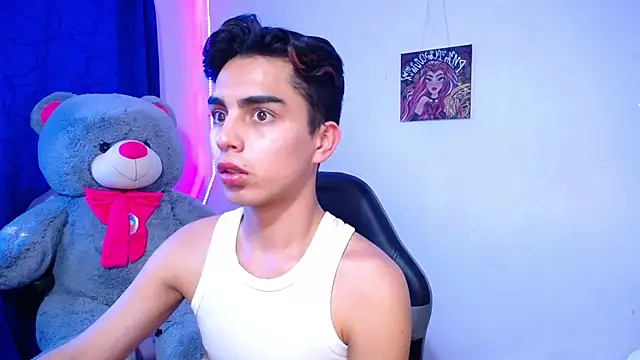Snapshot of OwenBluee chatting on May 6, 2026, 9:31 pm OwenBluee online show from May 6, 2026, 9:31 pm