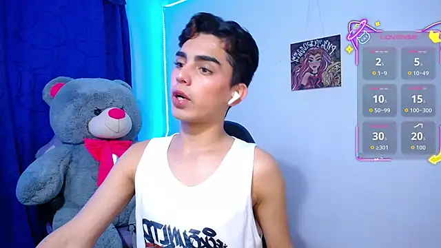 Snapshot of OwenBluee chatting on May 8, 2026, 5:07 pm OwenBluee online show from May 8, 2026, 5:07 pm
