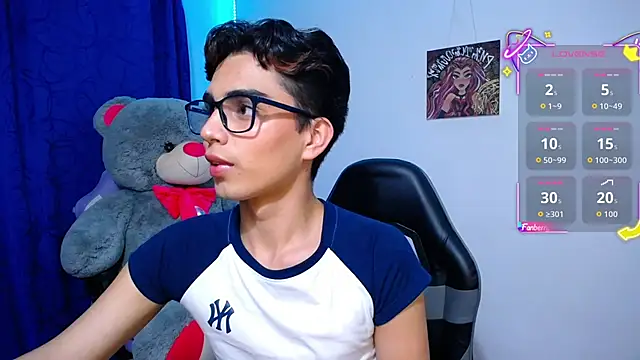 Snapshot of OwenBluee chatting on May 14, 2026, 9:05 am OwenBluee online show from May 14, 2026, 9:05 am