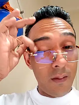 paisa233 online show from September 19, 2025, 3:56 pm