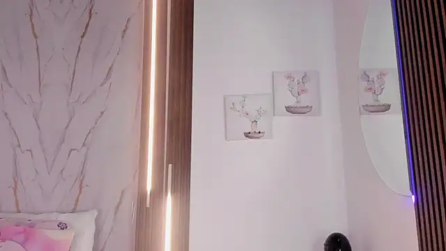 Snapshot of mia_six66 chatting on February 13, 2026, 12:12 pm mia six66 online show from February 13, 2026, 12:12 pm